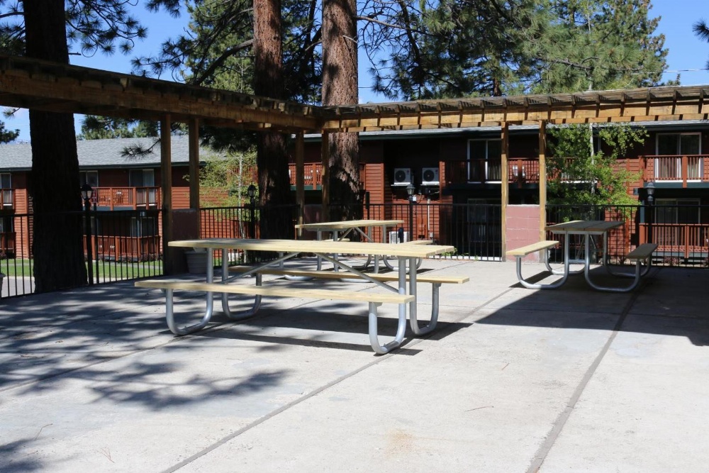 Bluelake Inn @ Heavenly Village